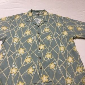 Tommy Bahama Green Floral Shirt . Excellent condition XXL Original Fit